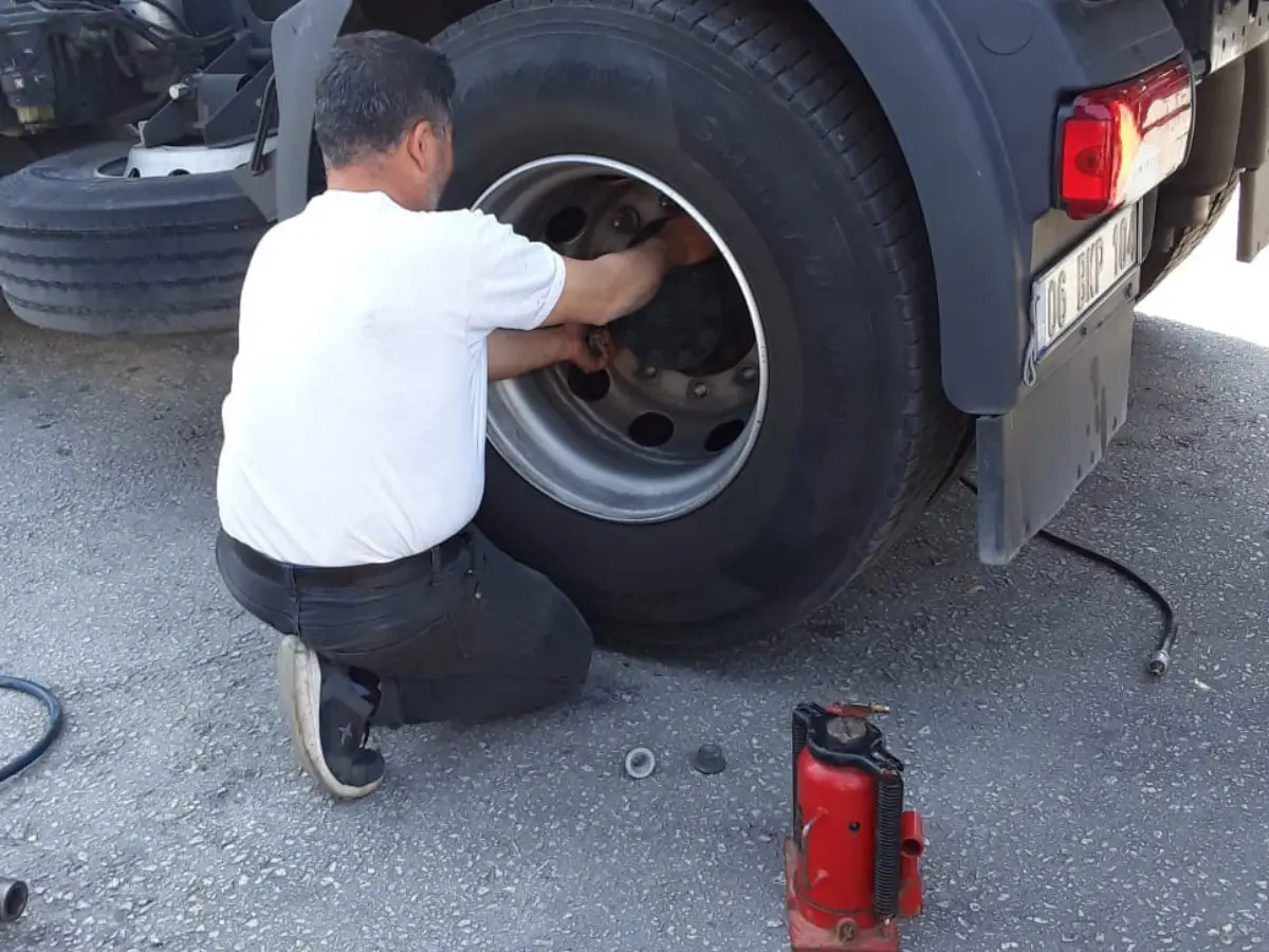 Tuzlukçu Oto Lastikçi